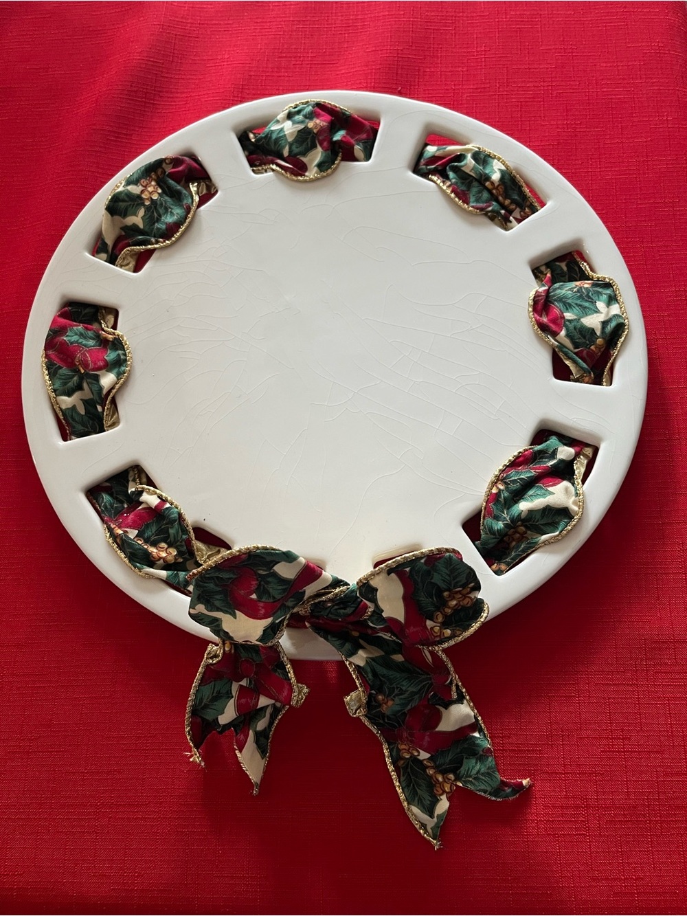 Southern Living at Home Dress Me Up Plate with Christmas Ribbon